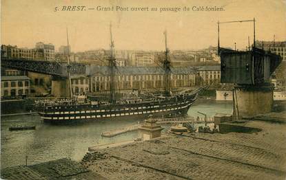 / CPA FRANCE 29 "Brest, grand pont au passage du Calédonien"