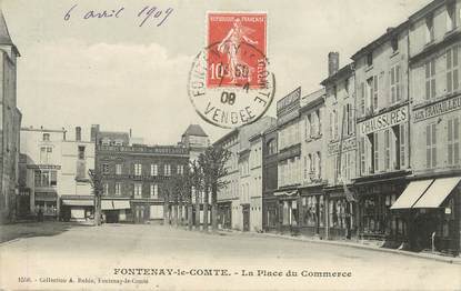/ CPA FRANCE 85 "Fontenay le Comte, la place du Commerce"