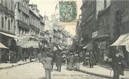 03 Allier / CPA FRANCE 03 "Moulins, rue d'Allier un jour de Foire"