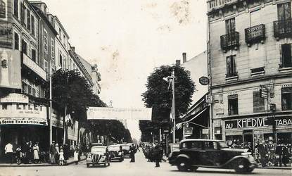 / CPSM FRANCE 03 "Vichy, rue Clémenceau"