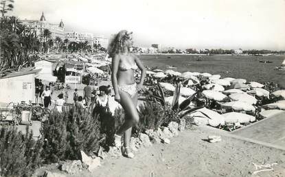 / CPSM FRANCE 06 "Cannes, la plage" / MODE