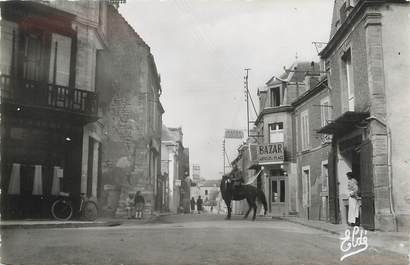 / CPSM FRANCE 14 "Arromanches, rue Maréchal Joffre"