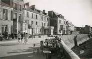 14 Calvado / CPSM FRANCE 14 "Arromanches les Bains, port de la libération, la digue"