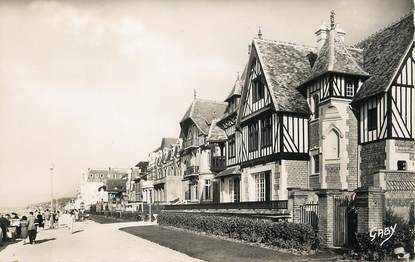 / CPSM FRANCE 14 "Cabourg, promenade des Anglais"