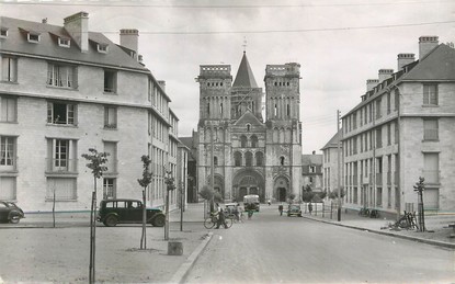 / CPSM FRANCE 14 "Caen, place Saint Gilles"