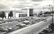 14 Calvado / CPSM FRANCE 14 "Caen, la gare SNCF" / AUTOMOBILE