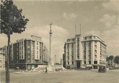 / CPSM FRANCE 14 "Caen, place du maréchal Foch et monument aux morts"