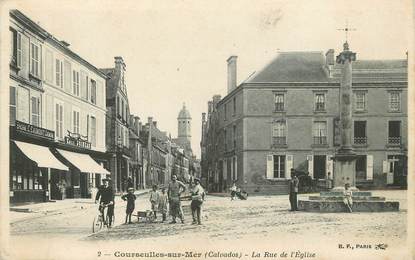 / CPA FRANCE 14 "Courseulles sur Mer, la rue de l'église"