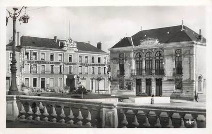 / CPSM FRANCE 79 "Parthenay, monument aux morts"