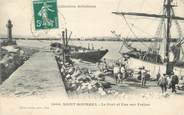 83 Var / CPA FRANCE 83 "Saint Raphaël, le port et vue sur Fréjus"