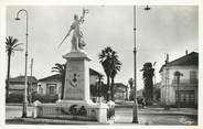 83 Var / CPSM FRANCE 83 "Hyères le monument aux morts"'