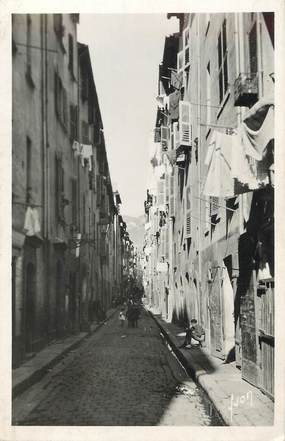 / CPSM FRANCE 83 "Toulon, une rue du vieux quartier"