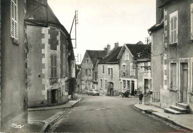 / CPSM FRANCE 89 "Poilly sur Serein, place de l'école "