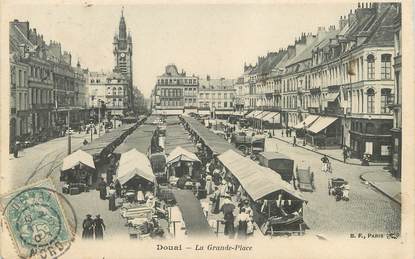 / CPA FRANCE 59 "Douai, la grande place"