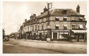 76 Seine Maritime / CPA FRANCE 76 "Forges les Eaux, route de Paris Dieppe, café de Dieppe"