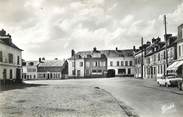 76 Seine Maritime / CPSM FRANCE 76 "La Feuillie, place de la poste"