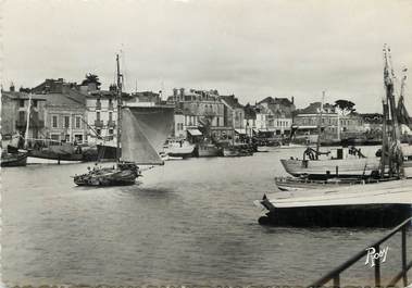 / CPSM FRANCE 44 "Pornic, bateaux dans le port"