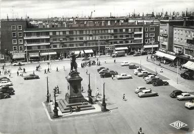 / CPSM FRANCE 59 "Dunkerque, place Jean Bart" / AUTOMOBILE