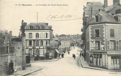 / CPA FRANCE 53 "Mayenne, le carrefour du Parvis Notre Dame"