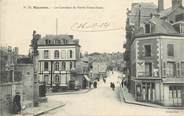 53 Mayenne / CPA FRANCE 53 "Mayenne, le carrefour du Parvis Notre Dame"