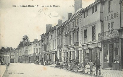 / CPA FRANCE 52 "Saint Dizier, la rue du marché"