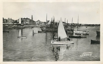 / CPSM FRANCE 85 "Saint Gilles sur Vie, le port" / BATEAU