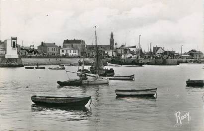 / CPSM FRANCE 85 "Croix de vie, vue sur le port" / BATEAU