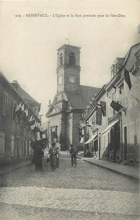 / CPA FRANCE 68 "Massevaux, l'église et la rue pavoisée pour le fête Dieu"