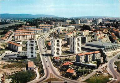 / CPSM FRANCE 25 "Besançon, le boulevard Winston Churchill et le palais des sports"