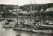 29 Finistere / CPSM FRANCE 29  "Douarnenez, Thoniers dans le port"