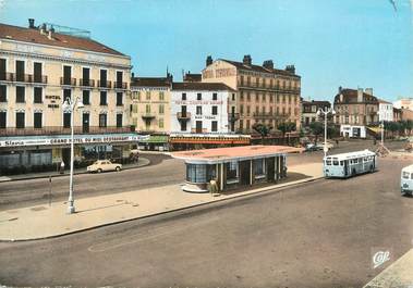 / CPSM FRANCE 63 "Clermont Ferrand, place de la gare, les hôtels"