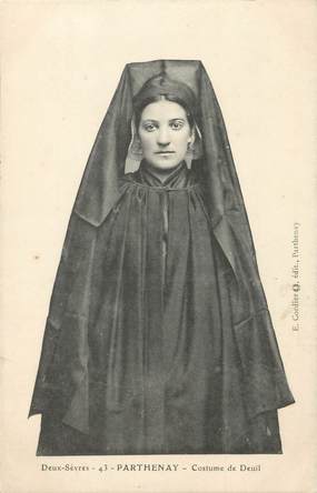 / CPA FRANCE 79 "Parthenay, costume de Deuil"