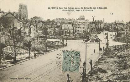 / CPA FRANCE 51 "Reims dans les ruines après la retraite des allemands, place d'Erlon, vers la Cathédrale"