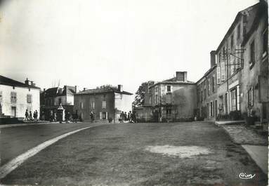 / CPSM FRANCE 87 "Darnac, place de l'église"