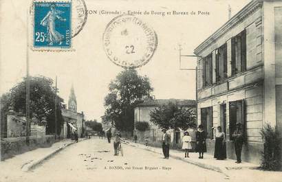 / CPA FRANCE 33 "Izon, entrée du Bourg et bureau de poste"