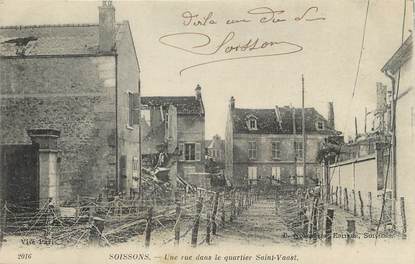 / CPA FRANCE 02 "Soissons, une rue dans le quartier Saint Vaast"