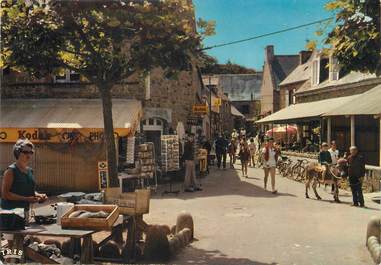 / CPSM FRANCE 22 "Ile de Bréhat, la place de bourg" / COMMERCE