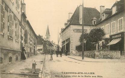 / CPA FRANCE 03 "Varennes sur Allier, rue de Lyon"