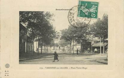 / CPA FRANCE 03 "Varennes sur Allier, place Victor Hugo"