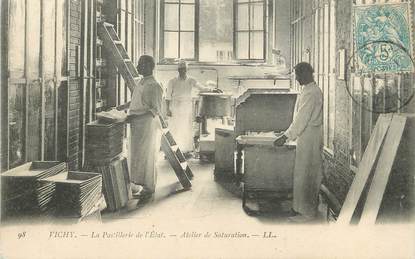 / CPA FRANCE 03 "Vichy, la pastillerie de l'état, atelier de Saturation"