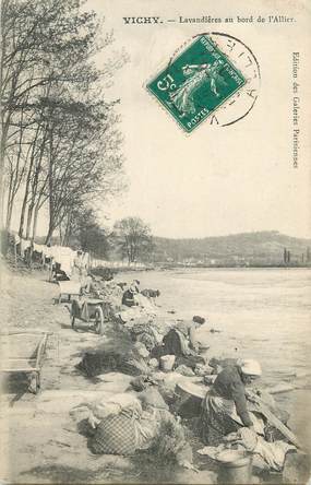 / CPA FRANCE 03 "Vichy, lavandières au bord de l'Allier"