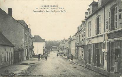 / CPA FRANCE 03 "Saint Germain des fossés, grande rue et pont du chemin de fer"