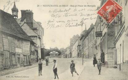 / CPA FRANCE 76 "Neufchâtel en Bray, rue et place du Marquis"