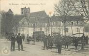 18 Cher / CPA FRANCE 18 "Bourges, place des Marronniers, marché"