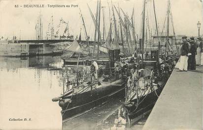 / CPA FRANCE 14 "Deauville, torpilleurs au port"