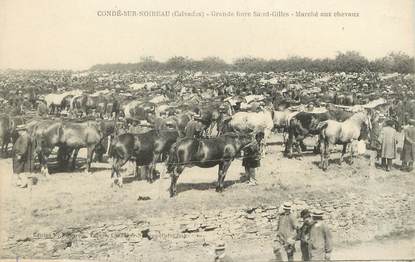 / CPA FRANCE 14 "Condé sur Noireau, grande foire Saint Gilles, marché aux chevaux"