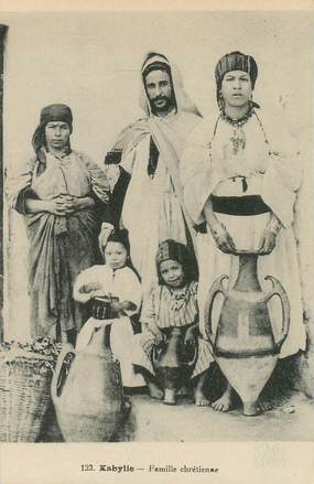 CPA ALGERIE "Kabylie, Famille chrétienne"