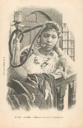 CPA ALGERIE "Alger, femme fumant le Narguileh"