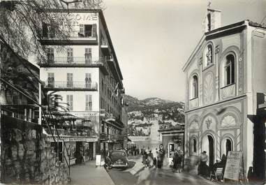 / CPSM FRANCE 06 "Villefranche sur Mer, la chapelle saint Pierre, le port et l'hôtel Welcome"