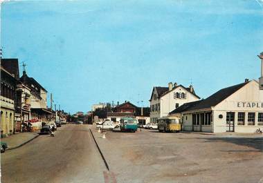 / CPSM FRANCE 62 "Etaples, place de la gare"